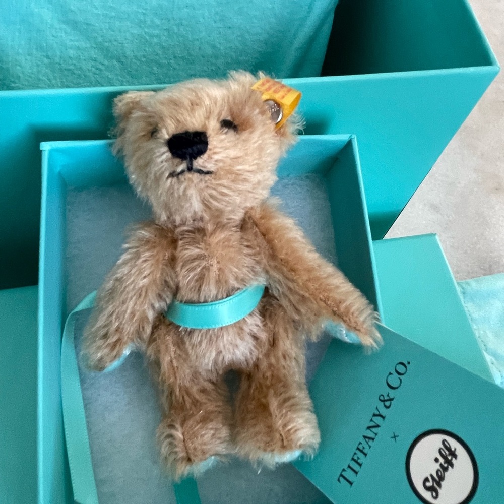 Tiffany & Co‎ bear ornament